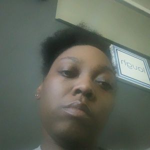 Meet your Posher, Latosha